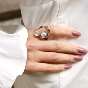 NEW! Elegant Silver Plated Pearl Hammered Abstract Minimalist Women's Ring